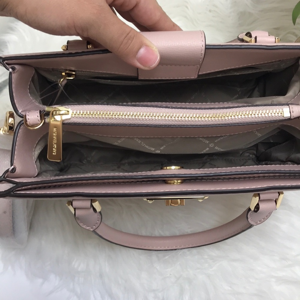 Michael Kors Bag - Picture 7 of 8